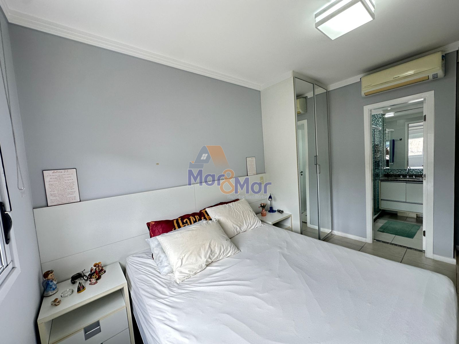 Apartamento na Praia das Pitangueiras, Guarujá - SP