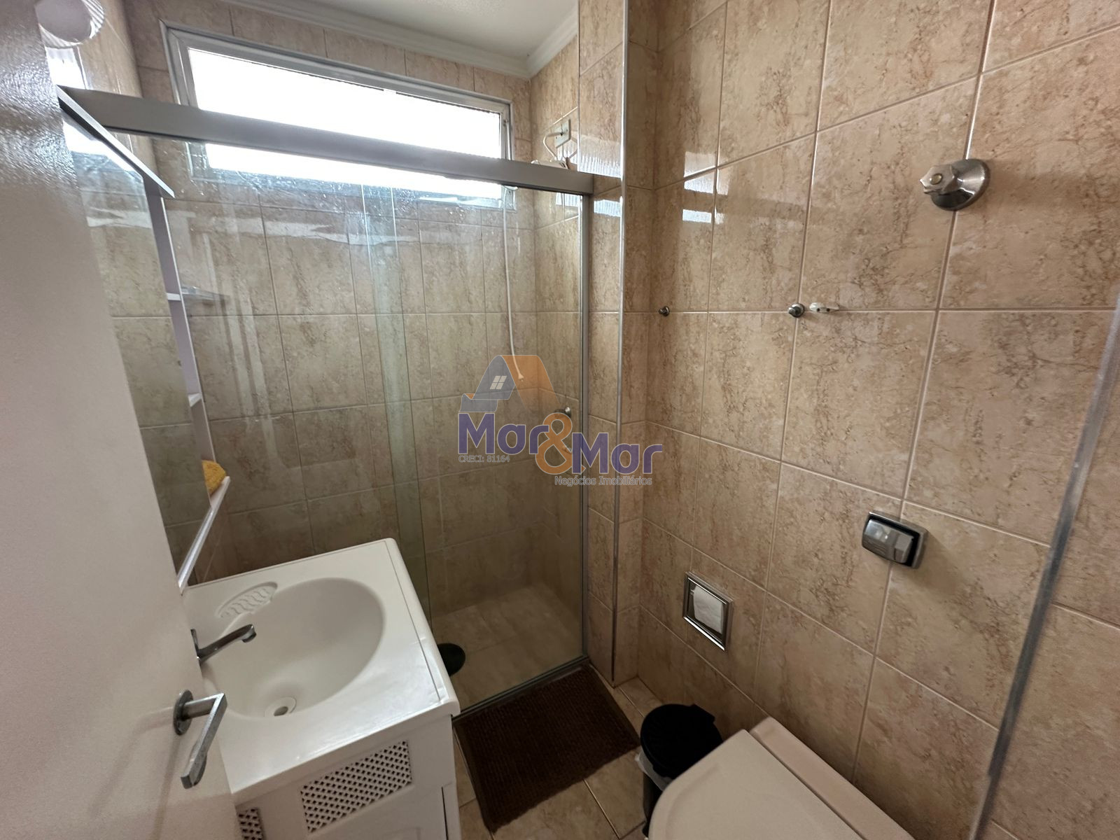 Apartamento na Praia das Pitangueiras, Guarujá - SP