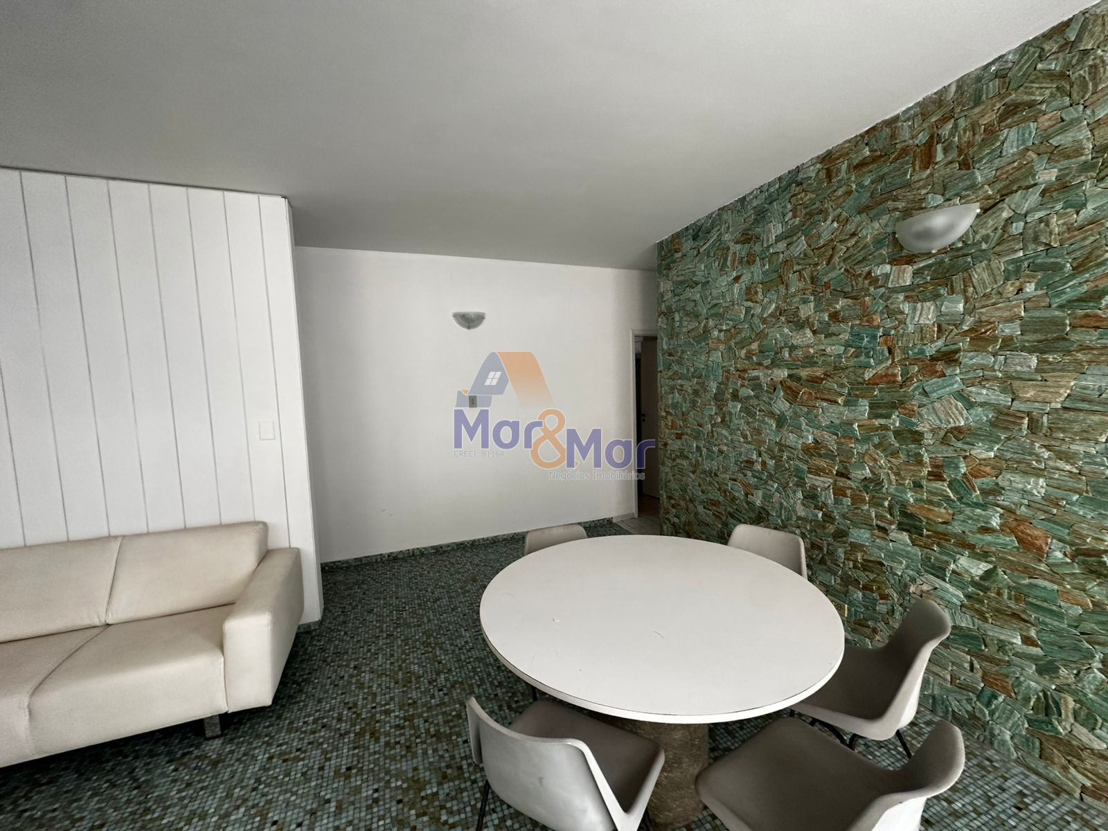 Apartamento na Praia das Pitangueiras, Guarujá - SP