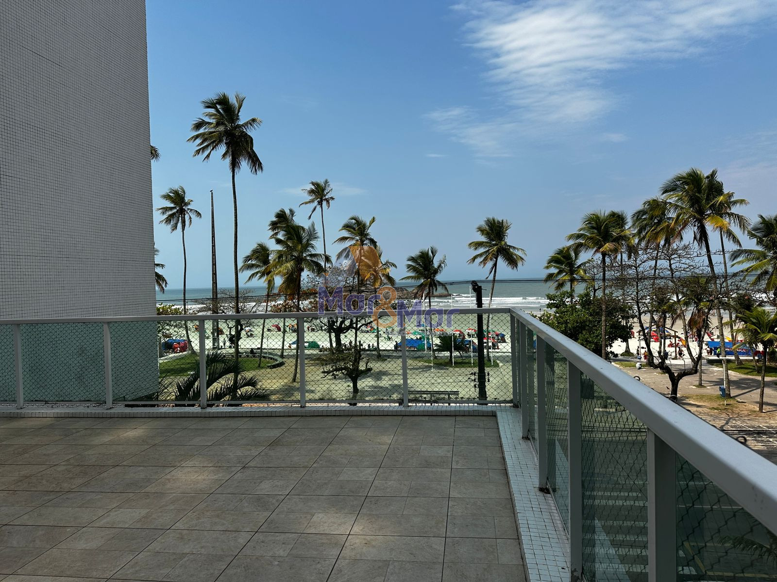 Apartamento Frente ao Mar nas Pitangueiras, Guarujá - SP