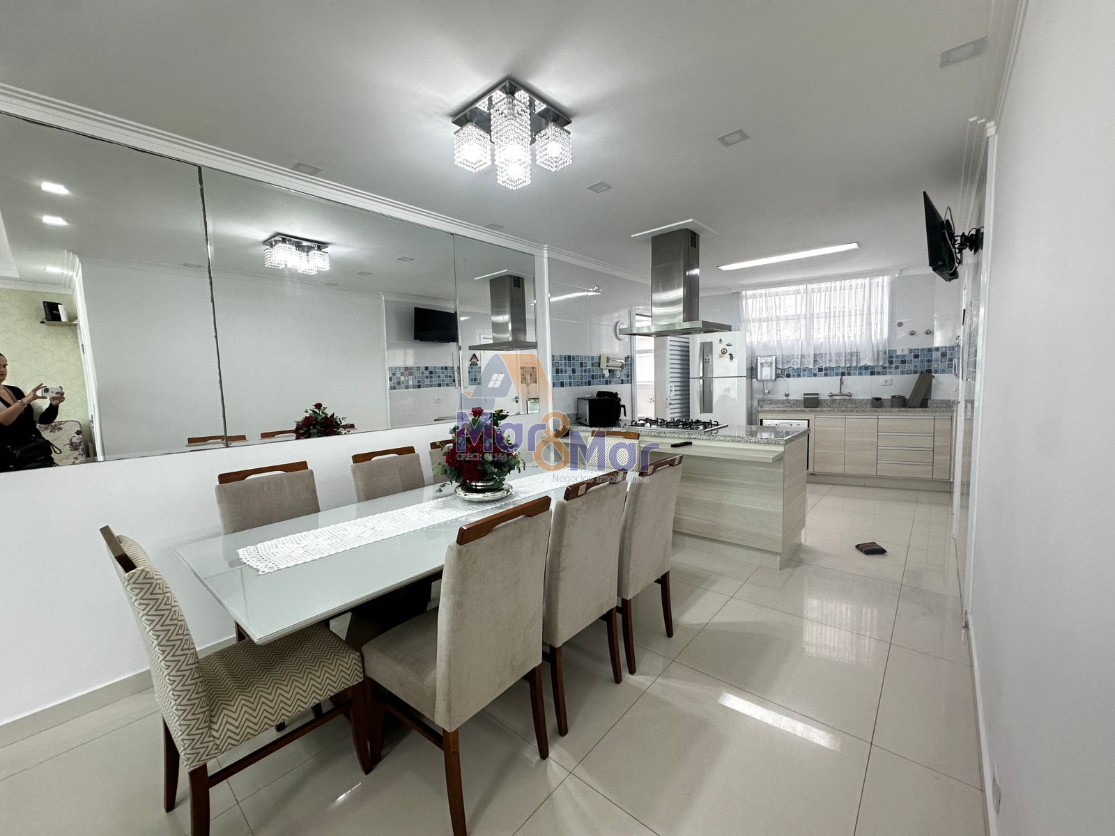Apartamento Frente ao Mar nas Pitangueiras, Guarujá - SP