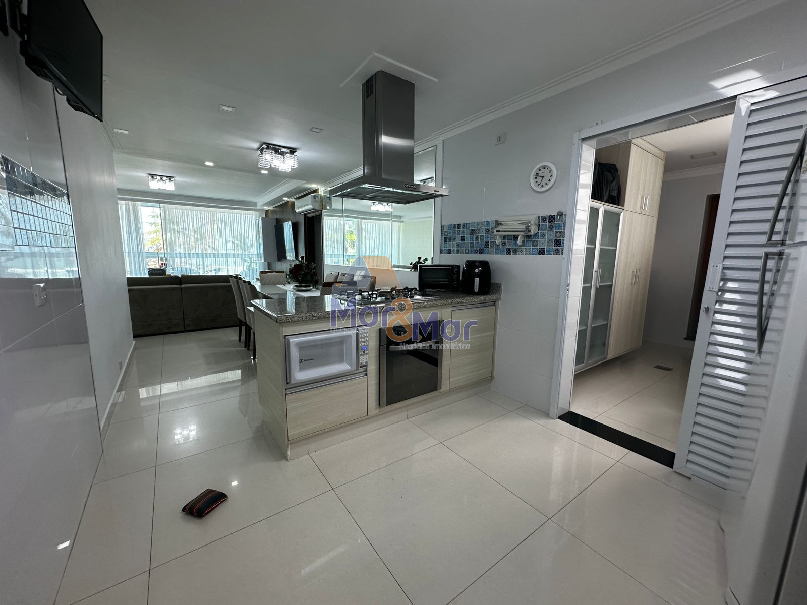 Apartamento Frente ao Mar nas Pitangueiras, Guarujá - SP