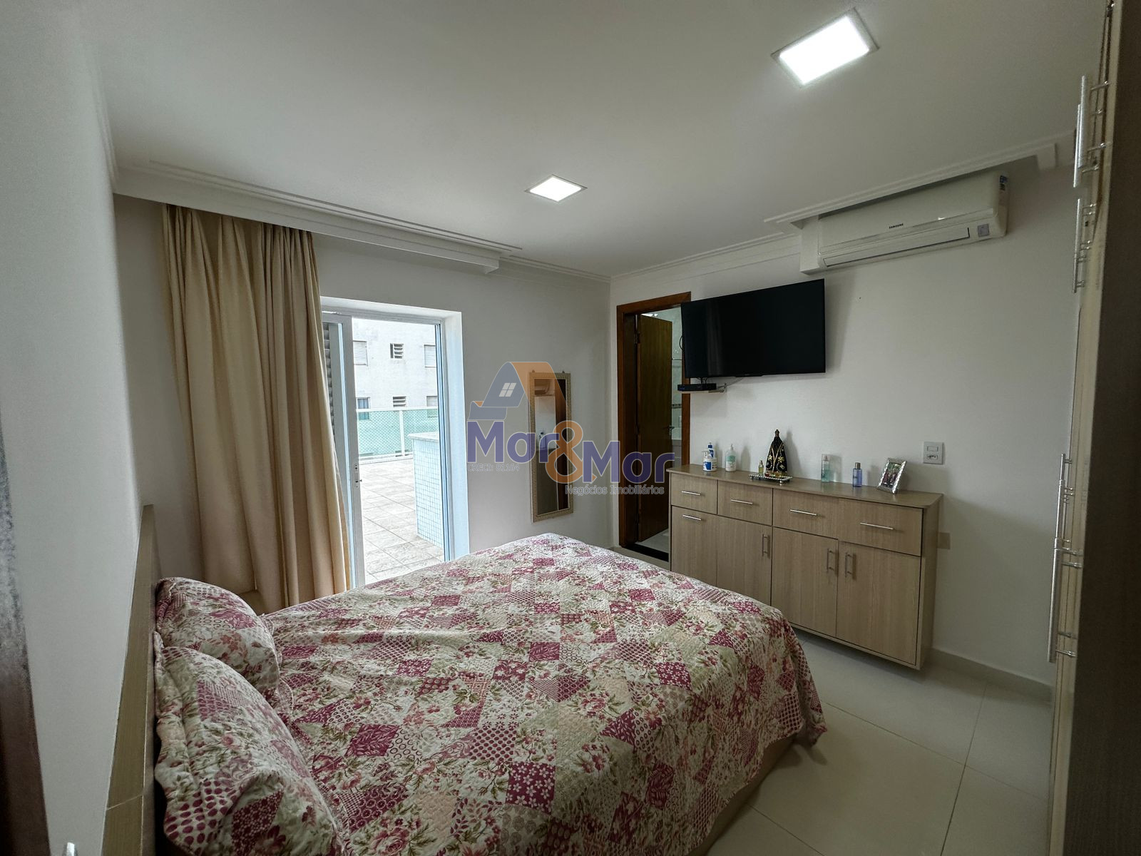 Apartamento Frente ao Mar nas Pitangueiras, Guarujá - SP