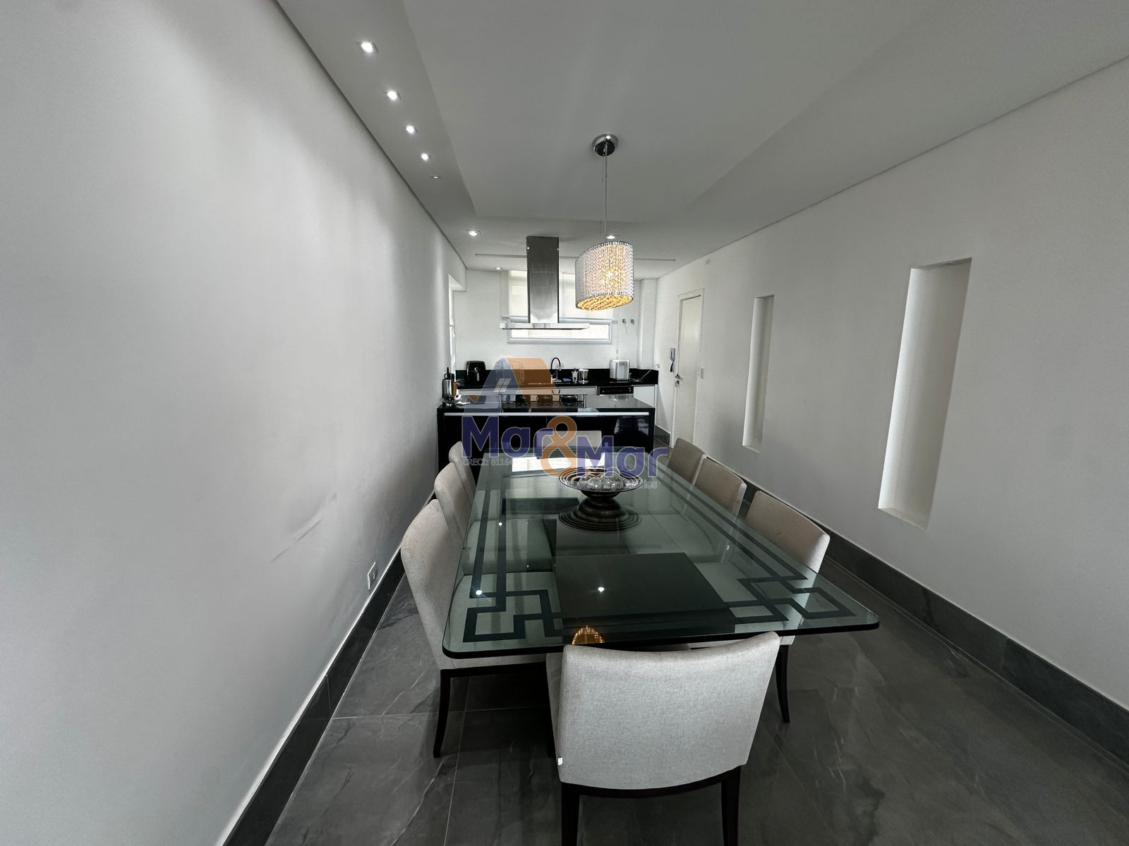 Apartamento Frente ao Mar nas Pitangueiras, Guarujá - SP