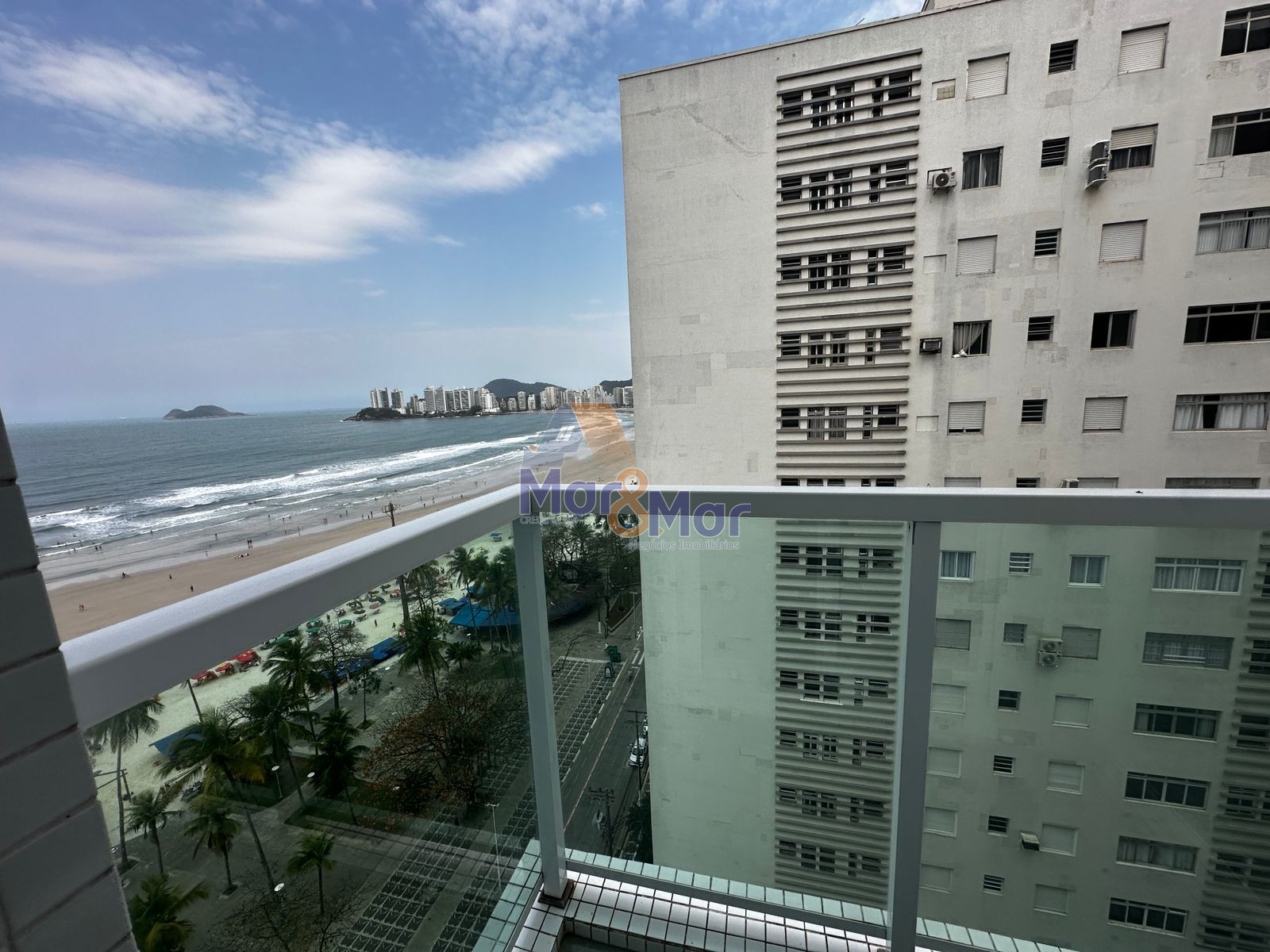 Apartamento Frente ao Mar nas Pitangueiras, Guarujá - SP