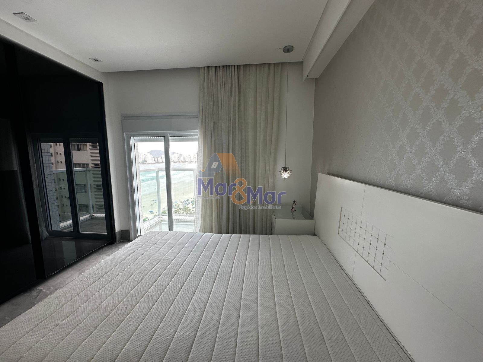 Apartamento Frente ao Mar nas Pitangueiras, Guarujá - SP