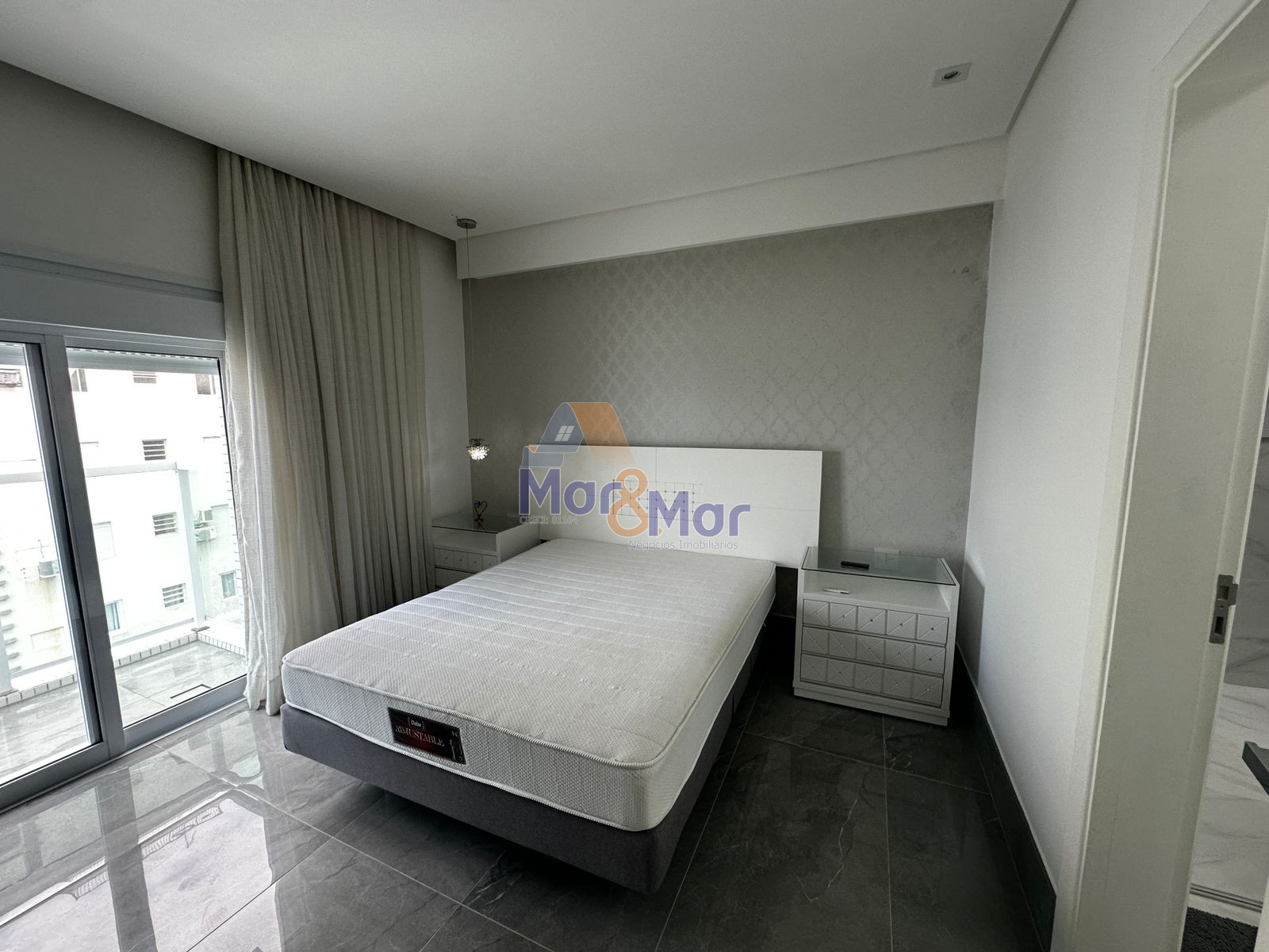 Apartamento Frente ao Mar nas Pitangueiras, Guarujá - SP