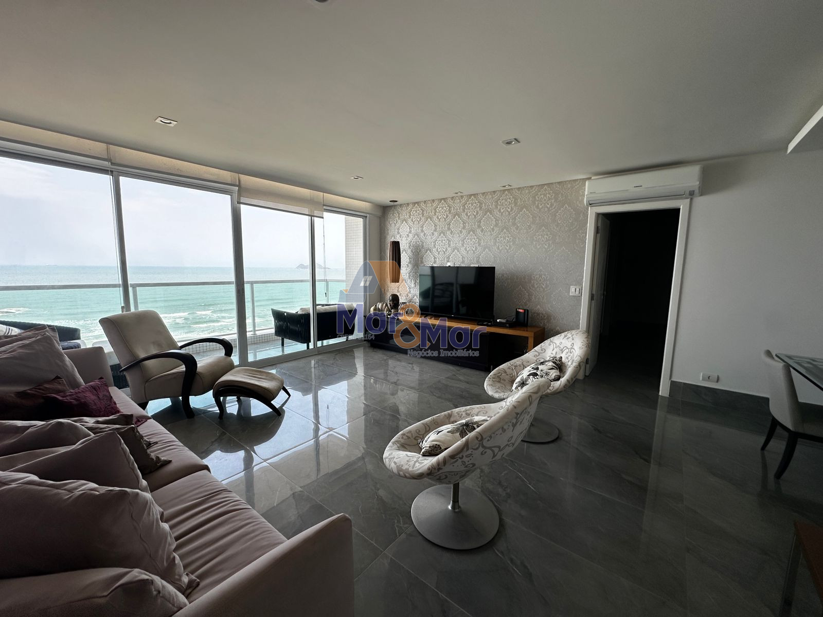 Apartamento Frente ao Mar nas Pitangueiras, Guarujá - SP