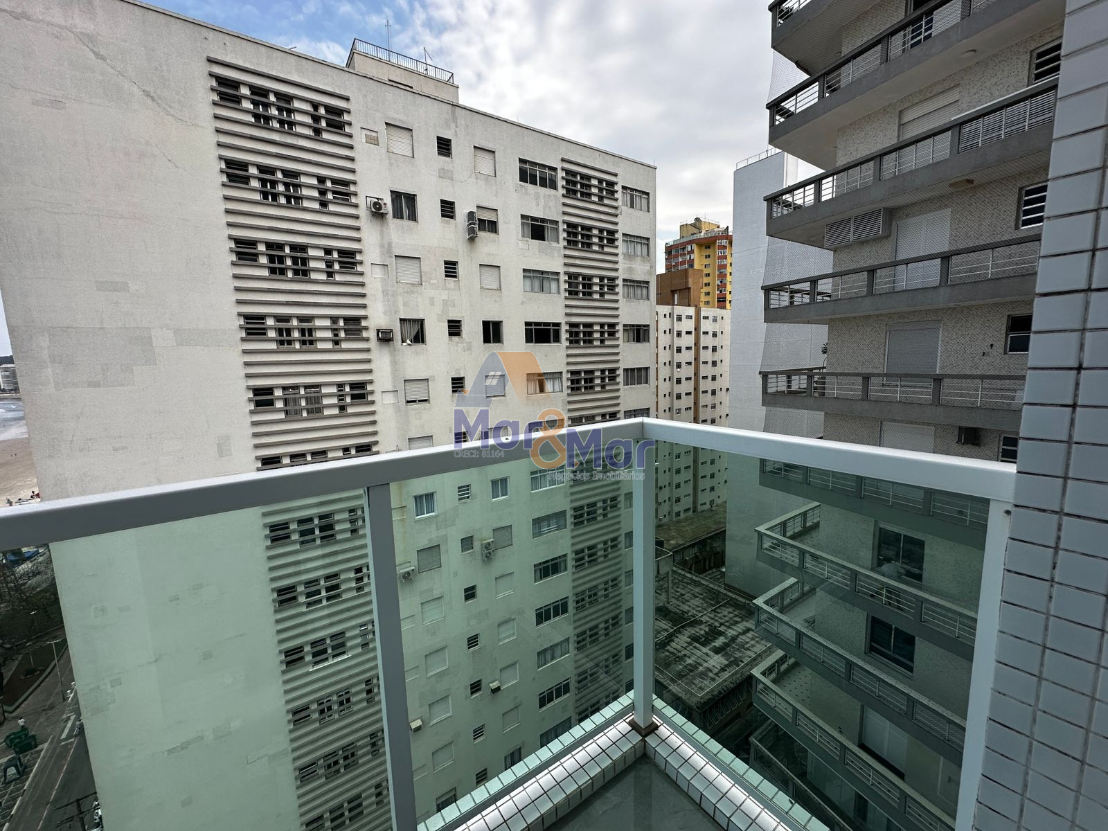 Apartamento Frente ao Mar nas Pitangueiras, Guarujá - SP