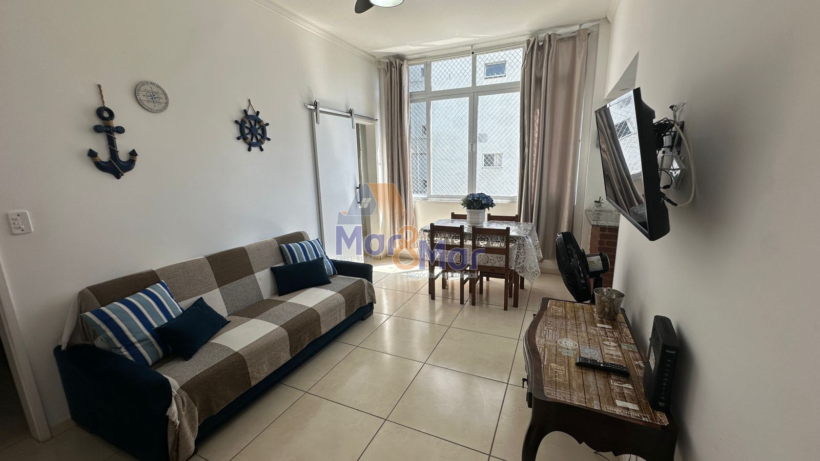 Apartamento na Praia das Pitangueiras, Guarujá - SP