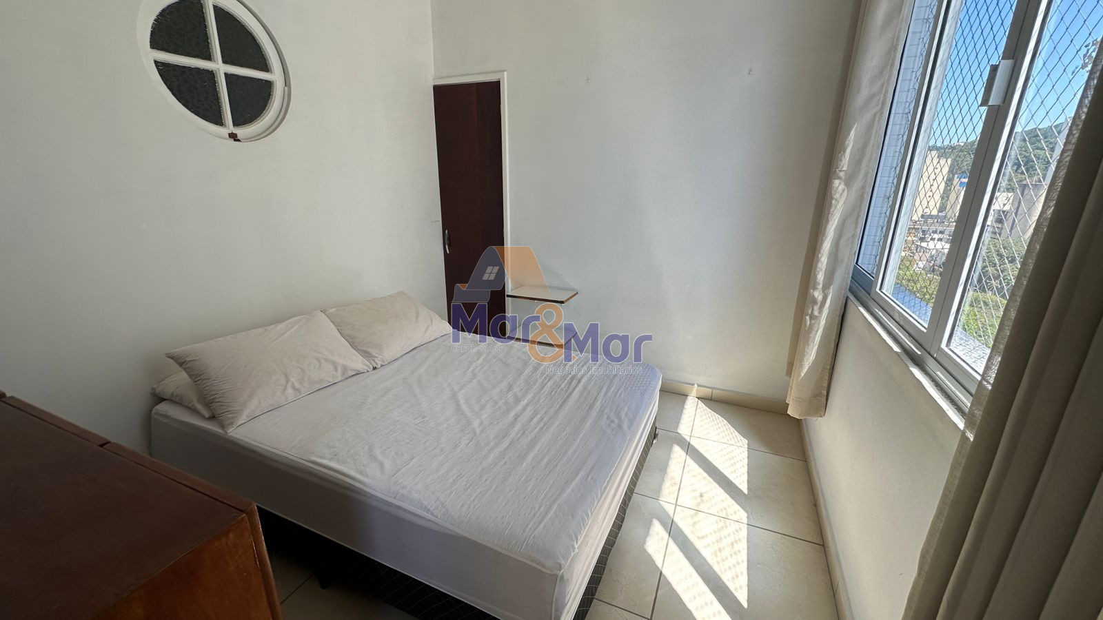 Apartamento na Praia das Pitangueiras, Guarujá - SP