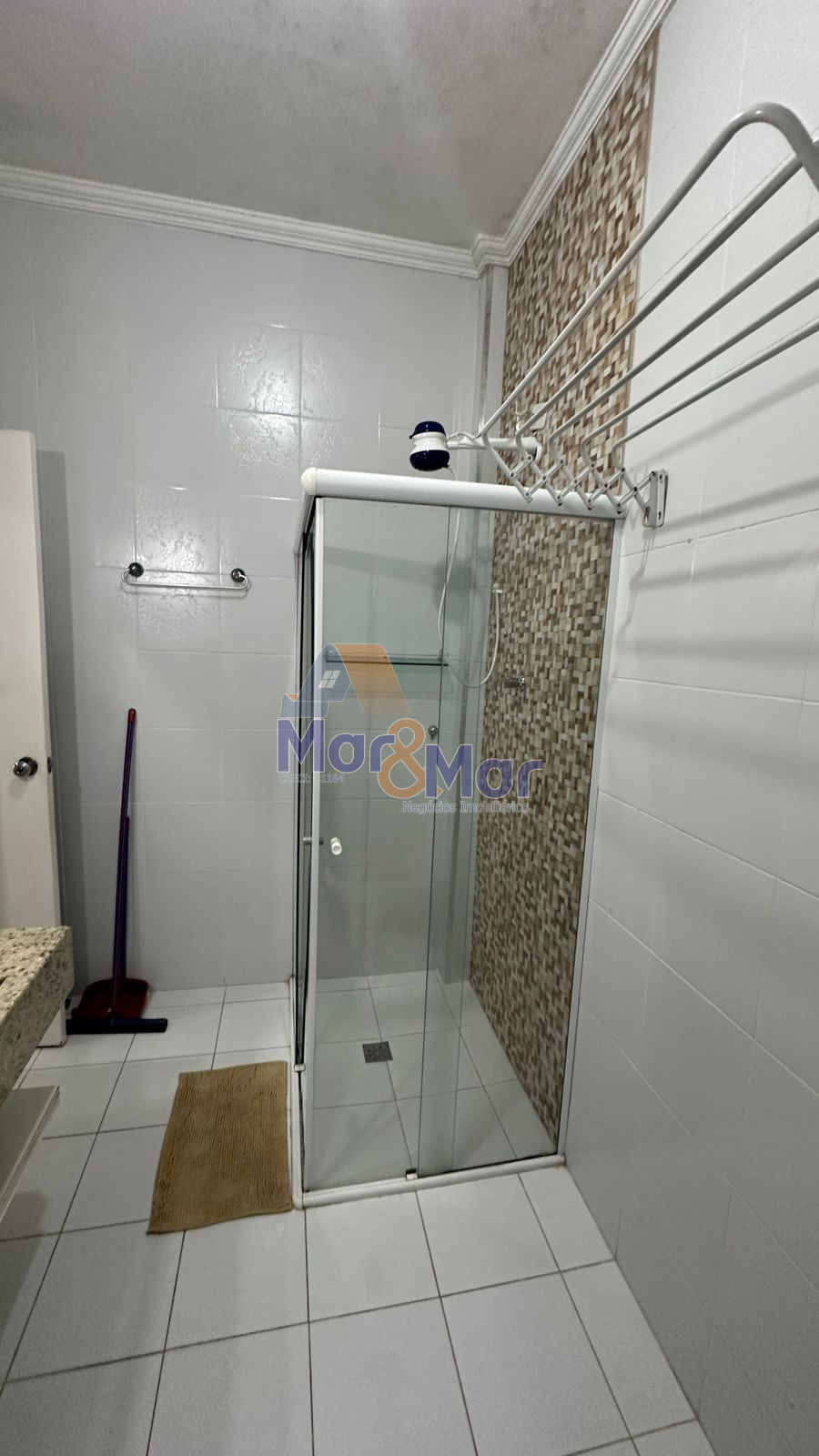 Apartamento na Praia das Pitangueiras, Guarujá - SP