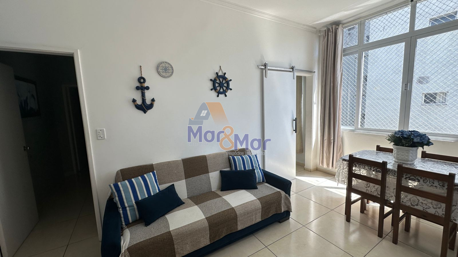 Apartamento na Praia das Pitangueiras, Guarujá - SP
