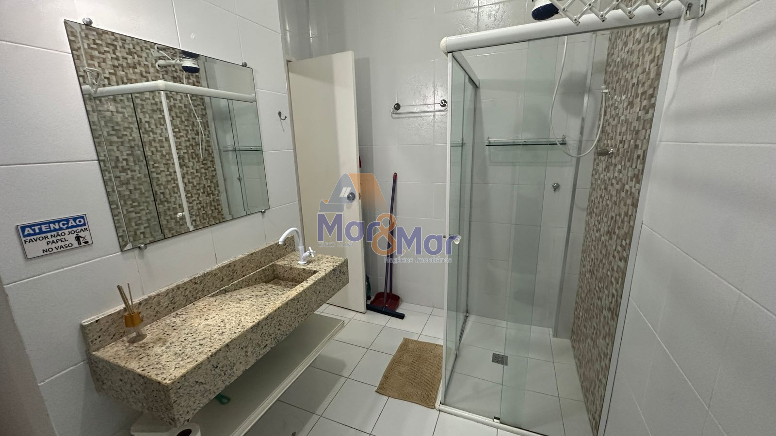 Apartamento na Praia das Pitangueiras, Guarujá - SP