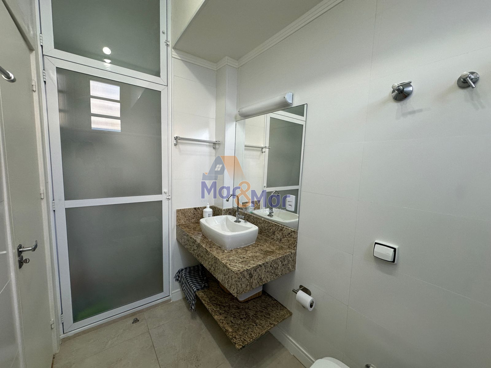 Apartamento na Praia das Pitangueiras, Guarujá - SP