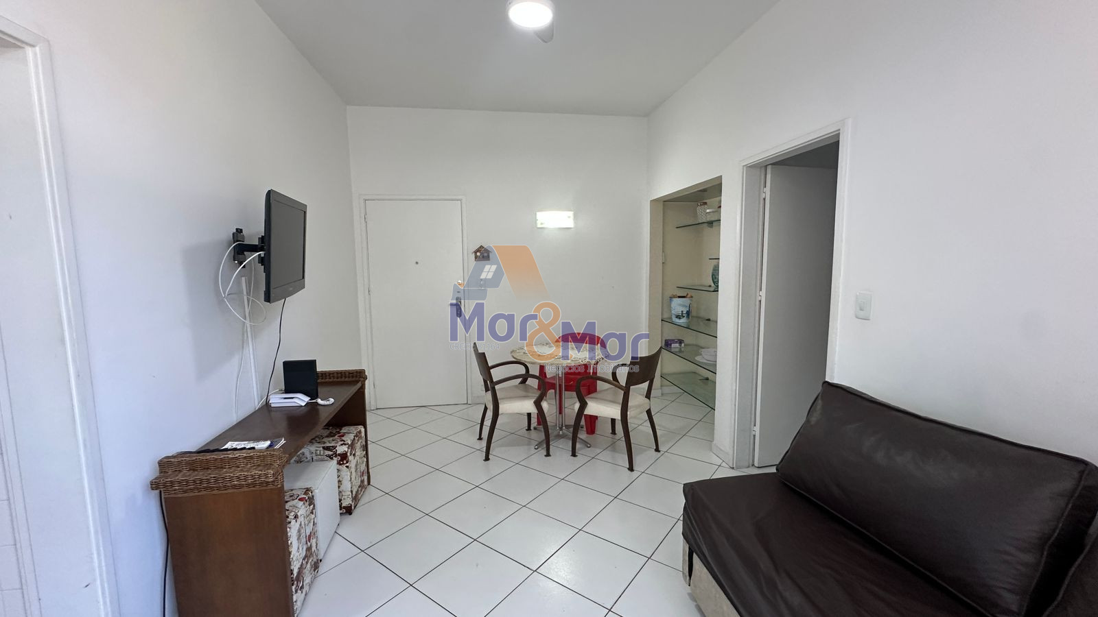Apartamento na Praia das Pitangueiras, Guarujá - SP
