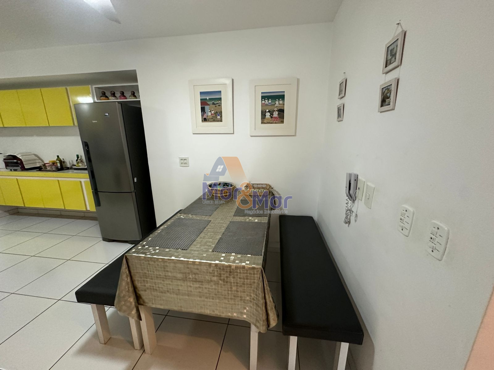 Apartamento na Praia das Pitangueiras, Guarujá - SP
