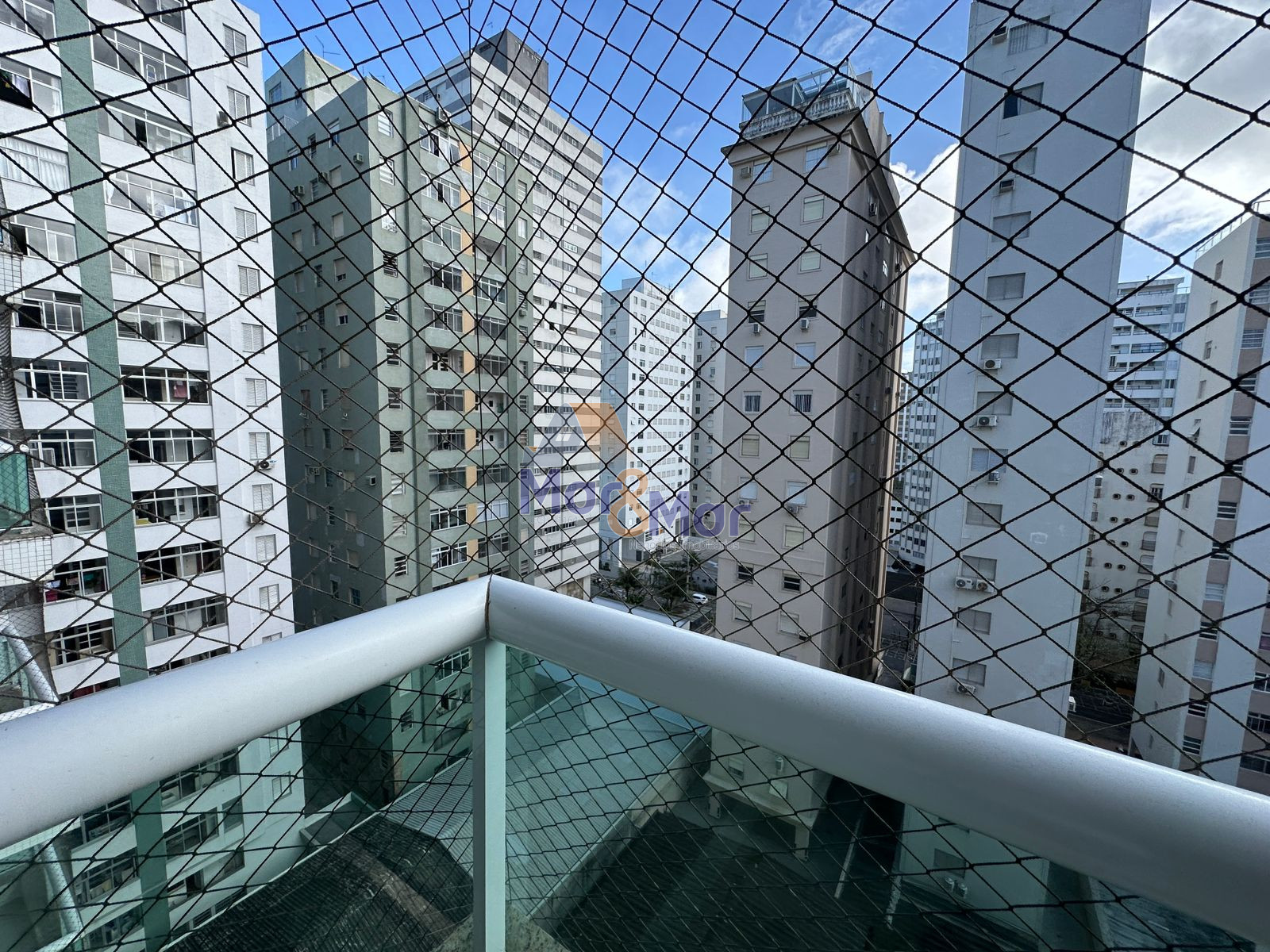 Apartamento na Praia das Pitangueiras, Guarujá - SP