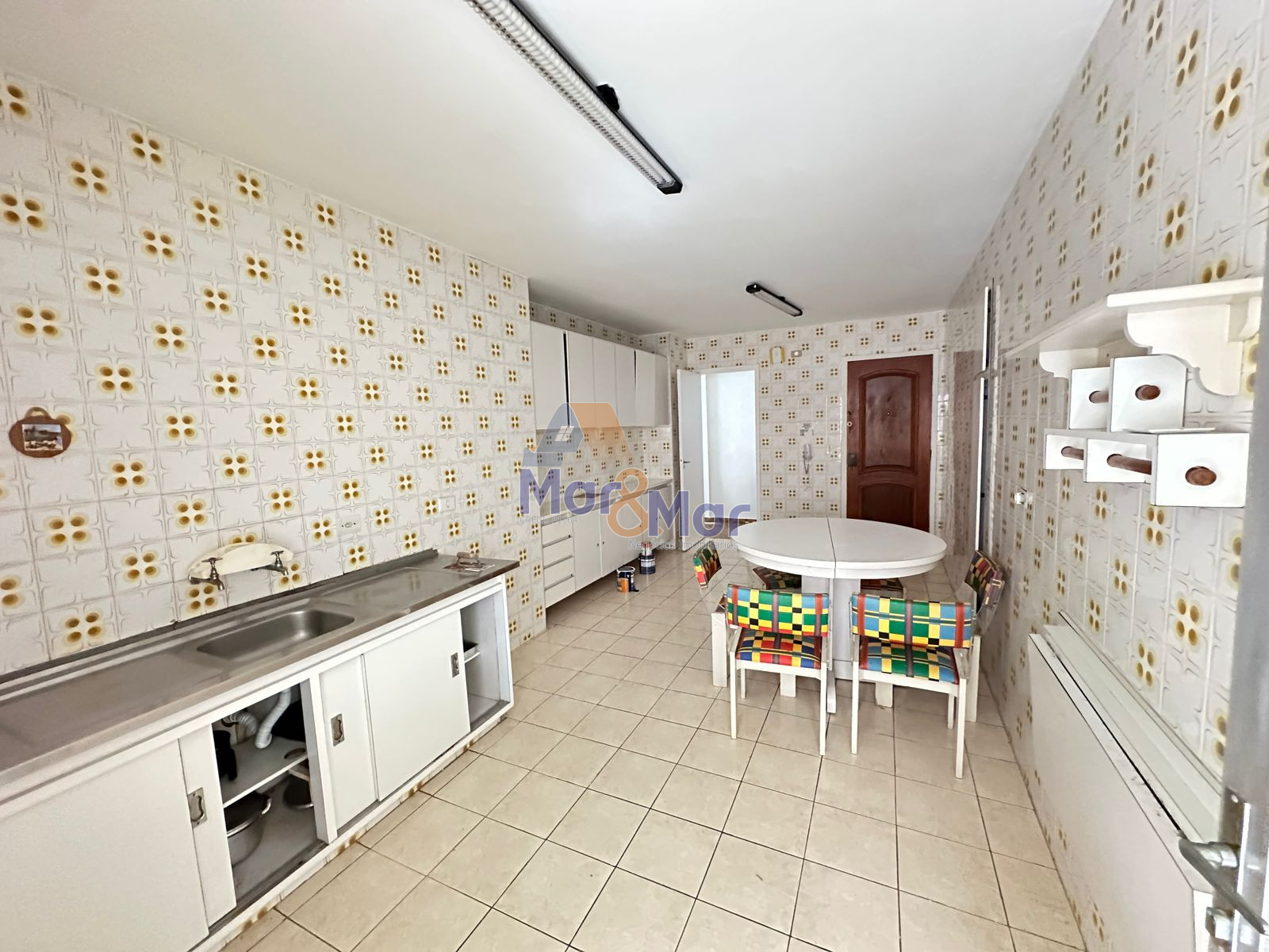 Apartamento na Praia das Pitangueiras, Guarujá - SP