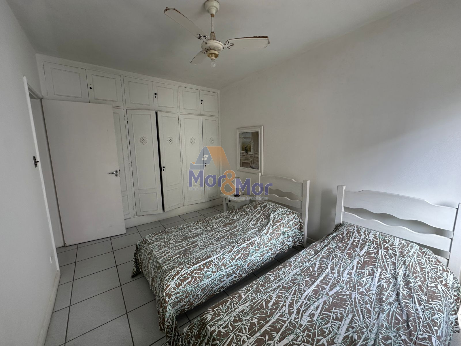 Apartamento na Praia das Pitangueiras, Guarujá - SP