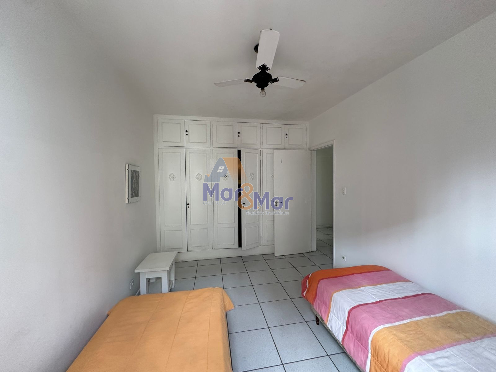 Apartamento na Praia das Pitangueiras, Guarujá - SP