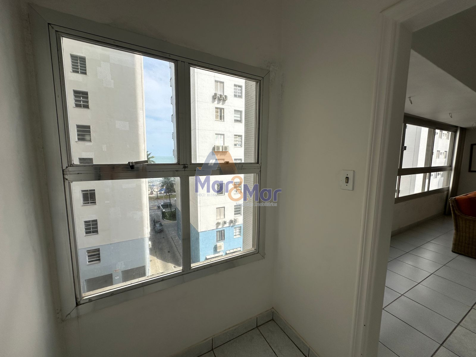 Apartamento na Praia das Pitangueiras, Guarujá - SP