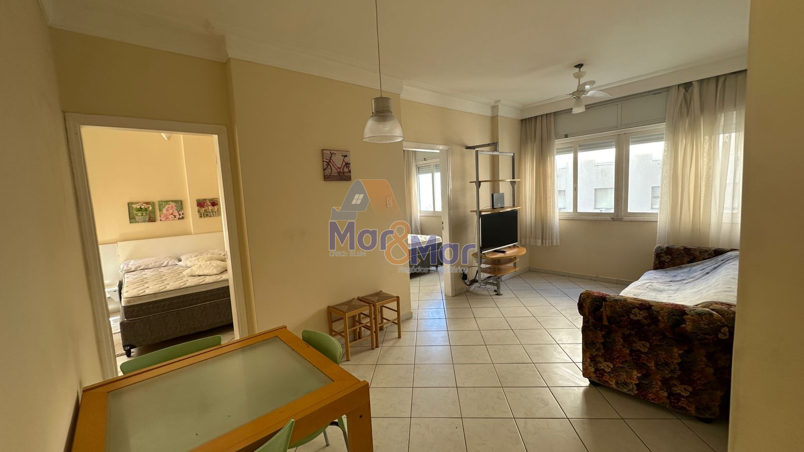 Apartamento na Praia das Pitangueiras, Guarujá - SP