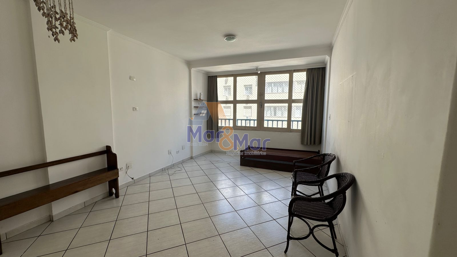 Apartamento na Praia das Pitangueiras, Guarujá - SP