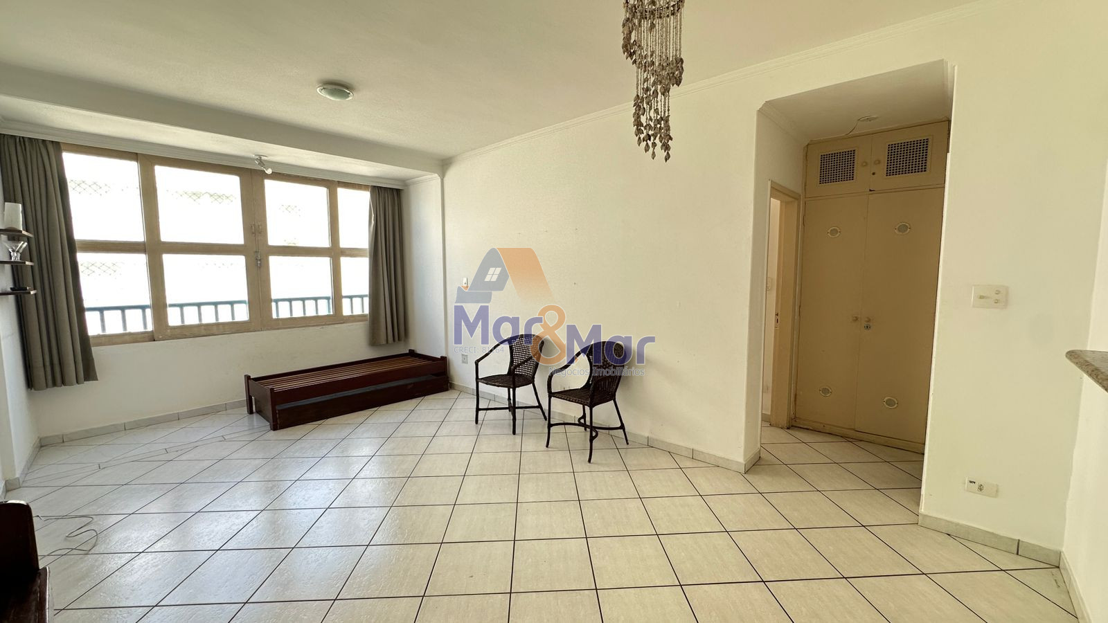 Apartamento na Praia das Pitangueiras, Guarujá - SP