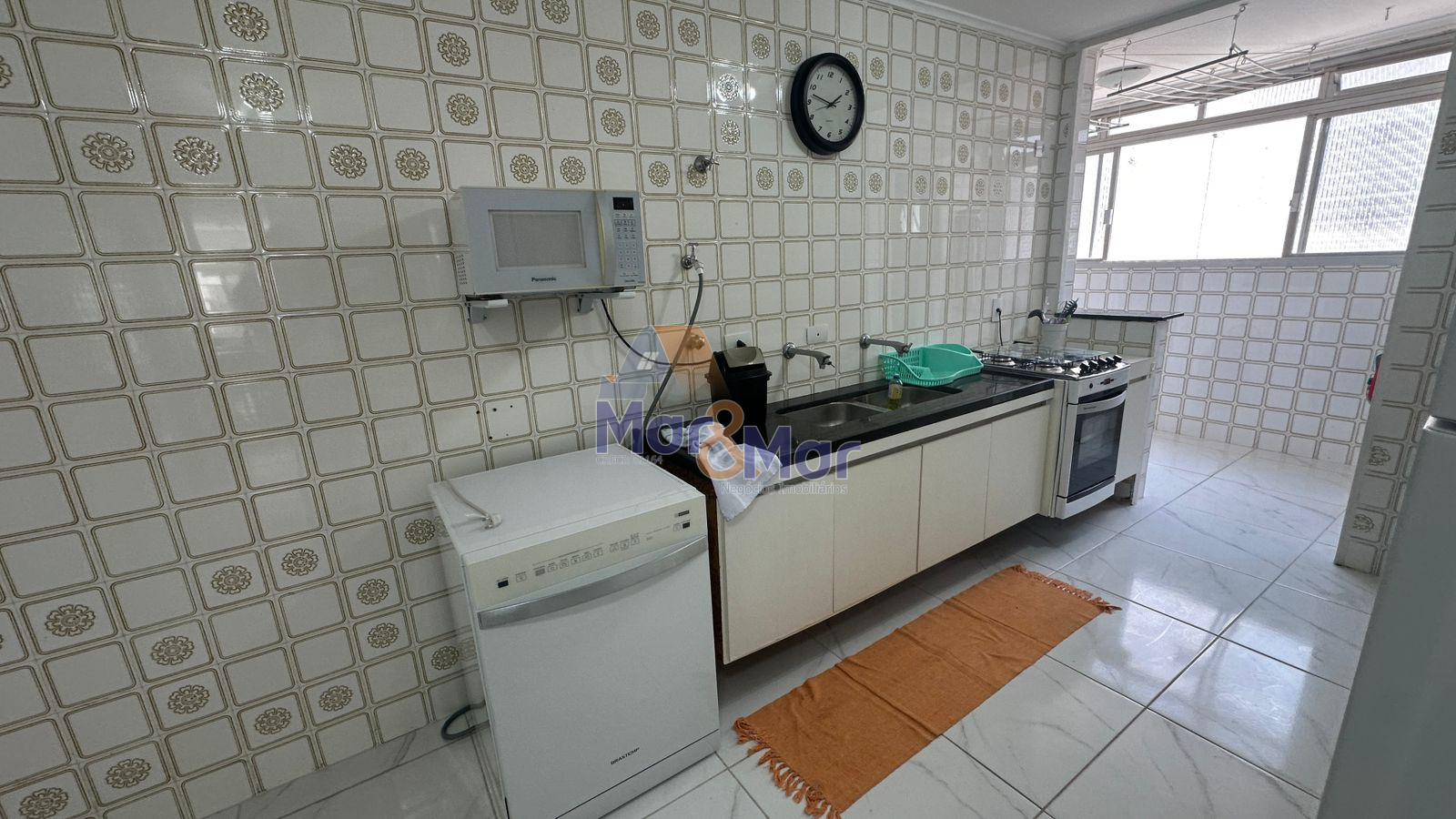 Apartamento na Praia das Pitangueiras, Guarujá - SP