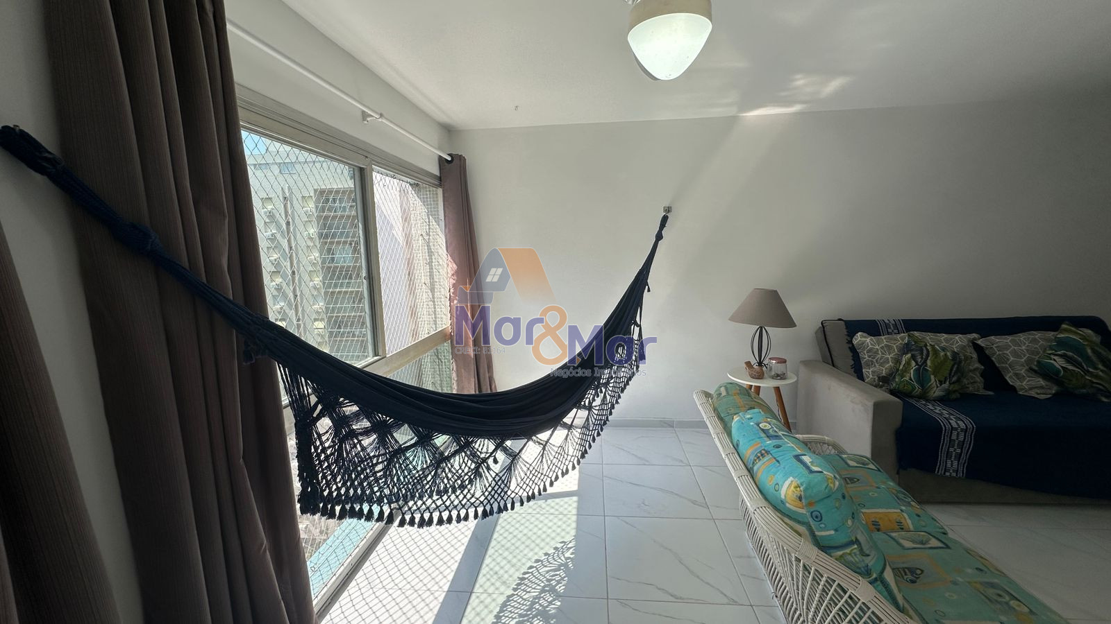 Apartamento na Praia das Pitangueiras, Guarujá - SP