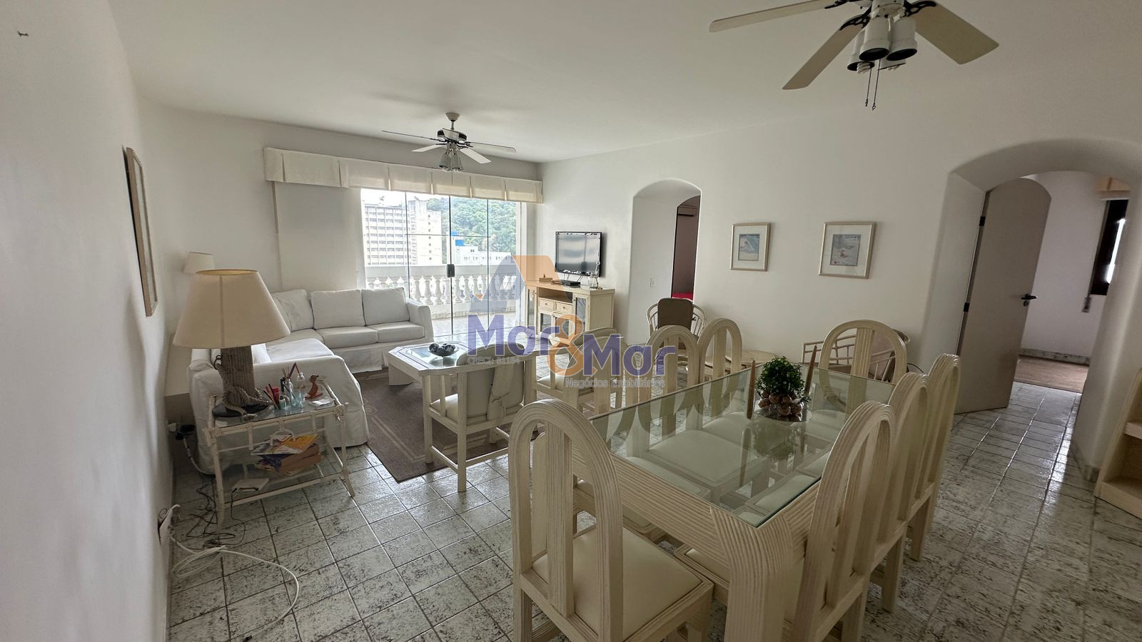 Apartamento na Praia das Pitangueiras, Guarujá - SP