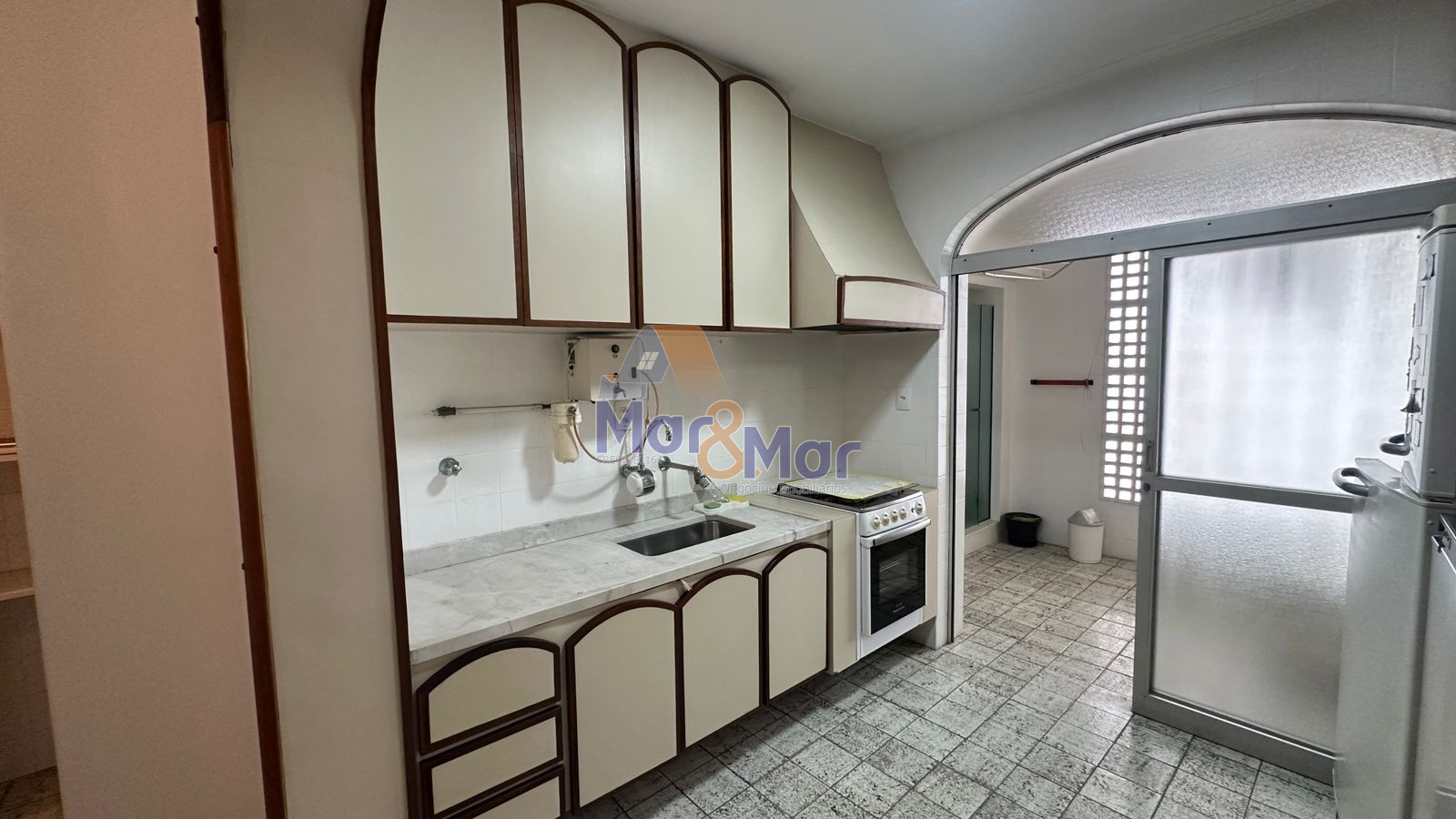 Apartamento na Praia das Pitangueiras, Guarujá - SP