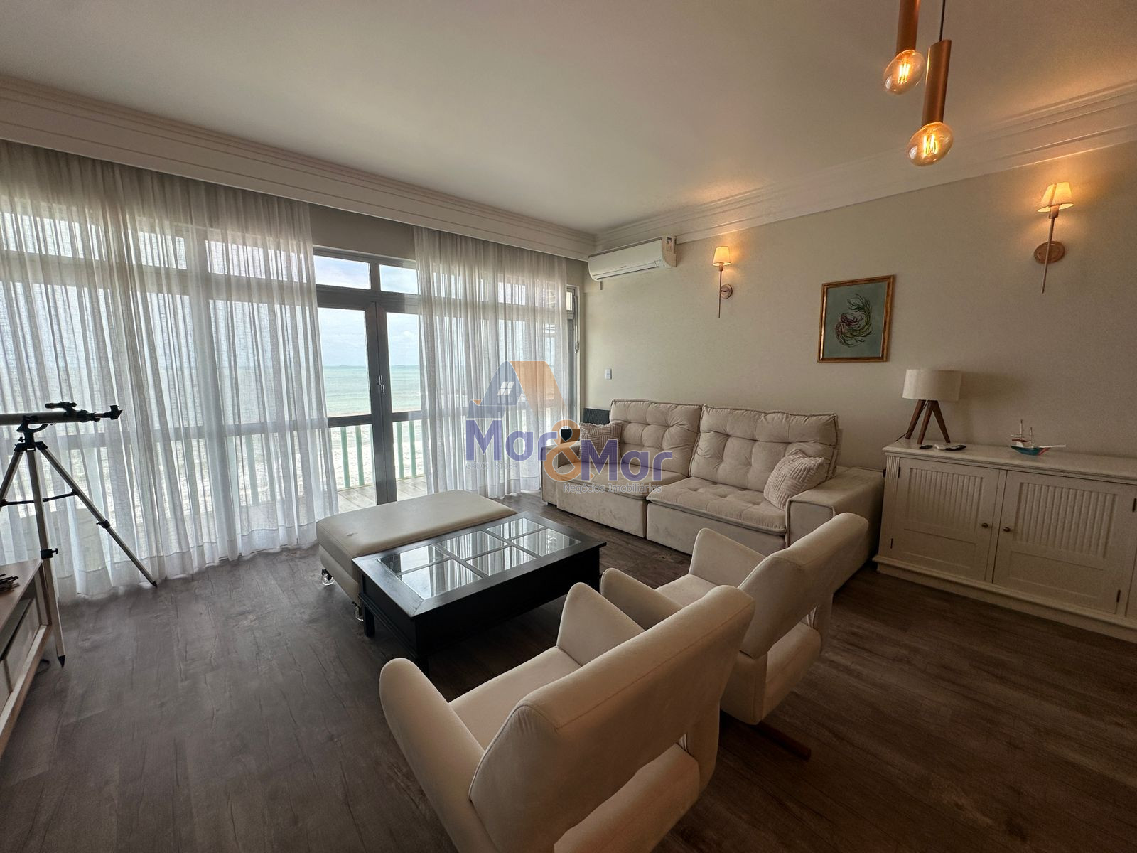 Apartamento Frente ao Mar nas Pitangueiras, Guarujá - SP