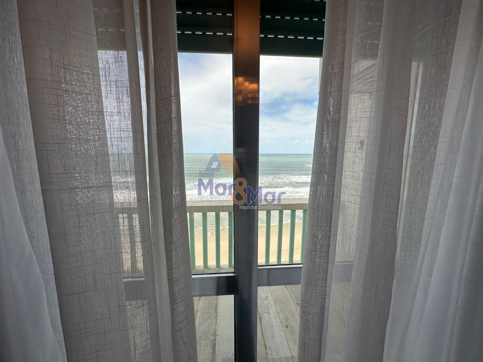 Apartamento Frente ao Mar nas Pitangueiras, Guarujá - SP
