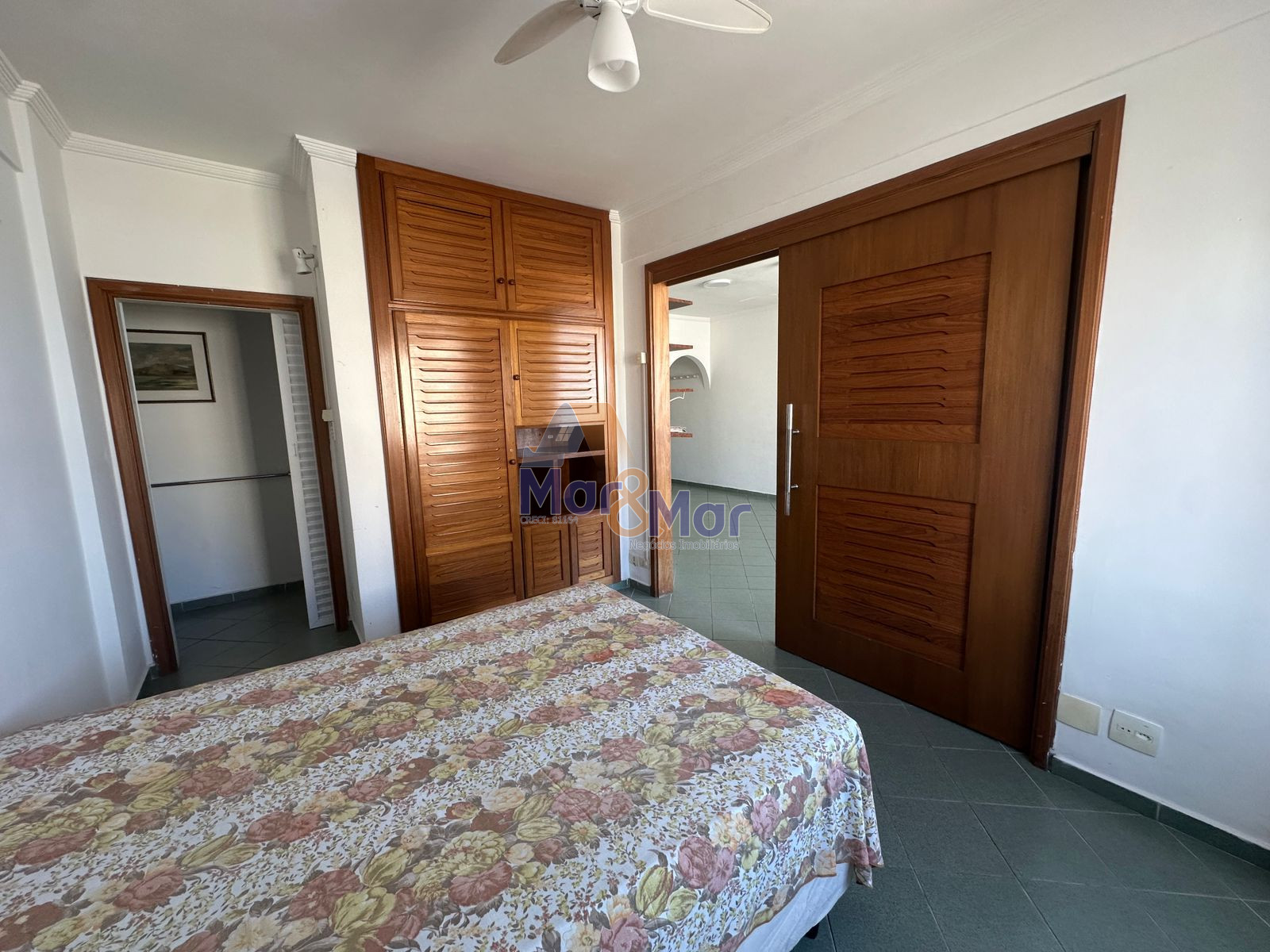 Apartamento na Praia das Pitangueiras, Guarujá - SP