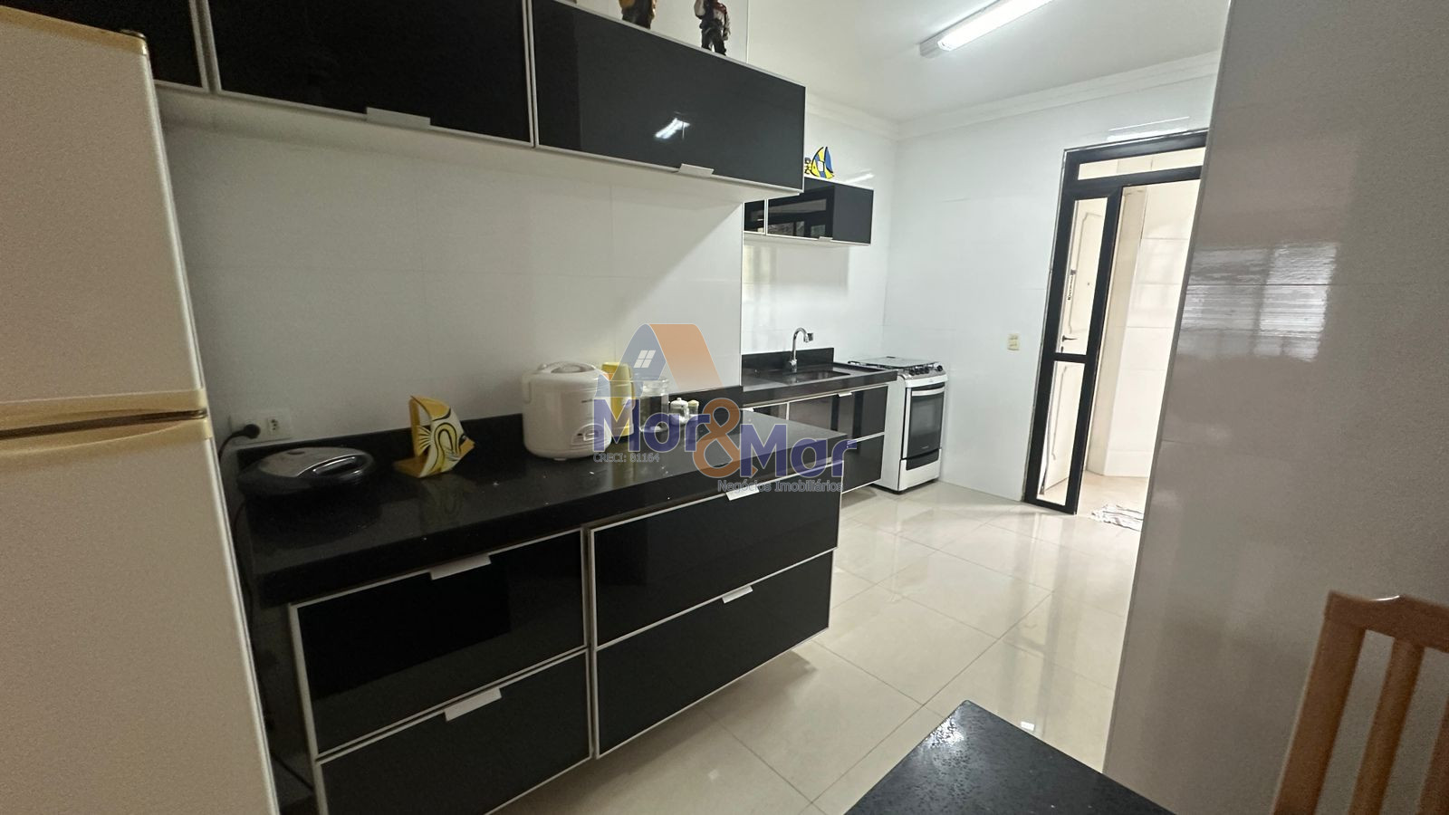 Apartamento na Praia das Pitangueiras, Guarujá - SP