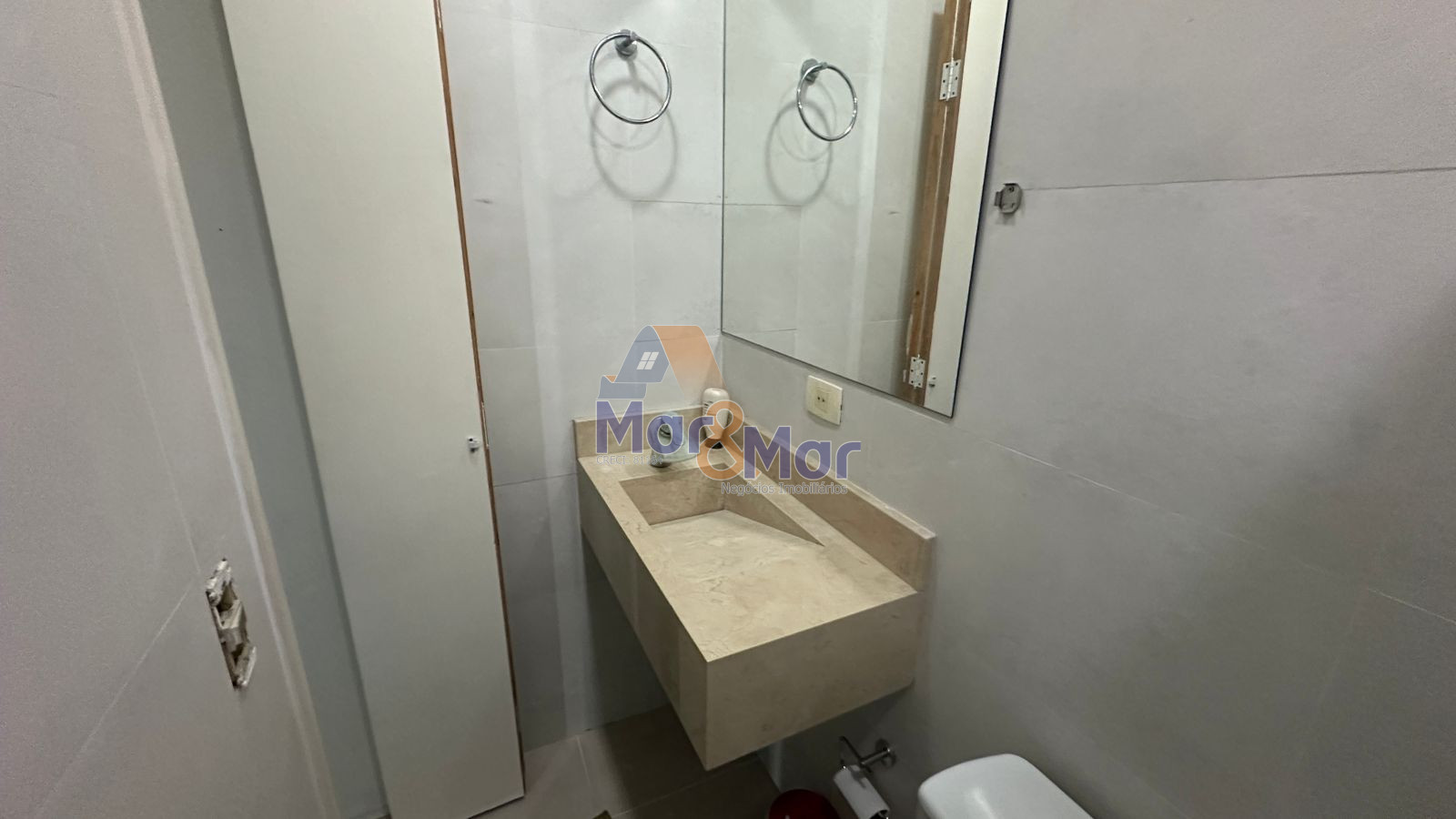 Apartamento na Praia das Pitangueiras, Guarujá - SP