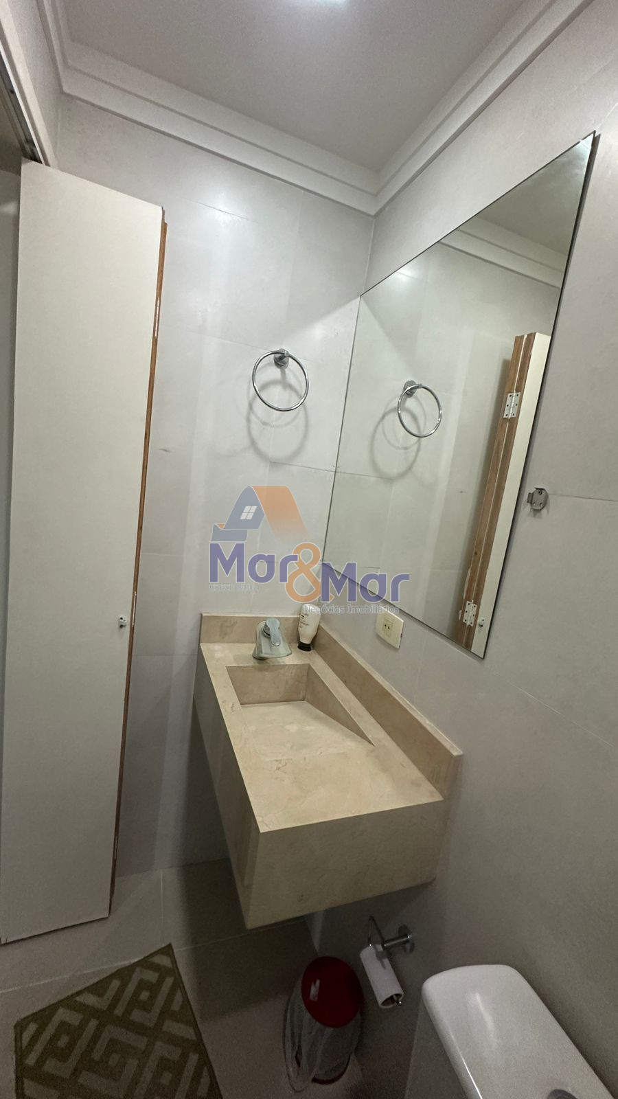 Apartamento na Praia das Pitangueiras, Guarujá - SP