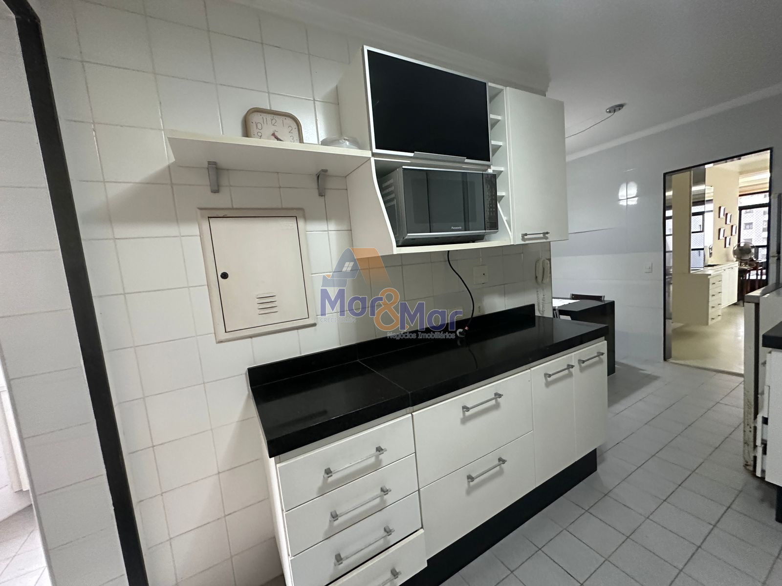 Apartamento na Praia das Pitangueiras, Guarujá - SP
