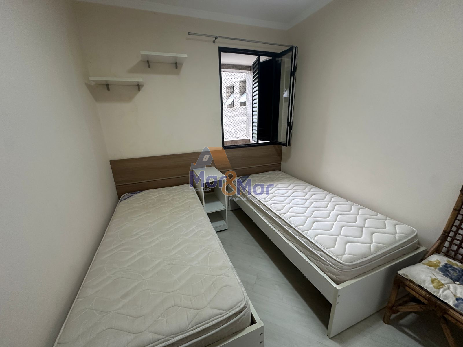 Apartamento na Praia das Pitangueiras, Guarujá - SP