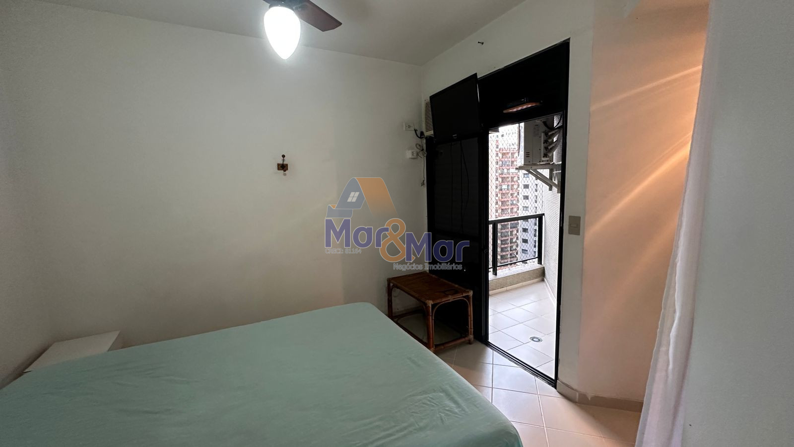 Apartamento na Praia das Pitangueiras, Guarujá - SP