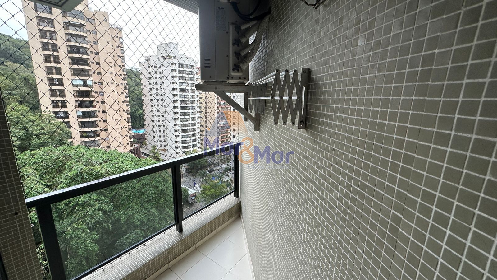 Apartamento na Praia das Pitangueiras, Guarujá - SP