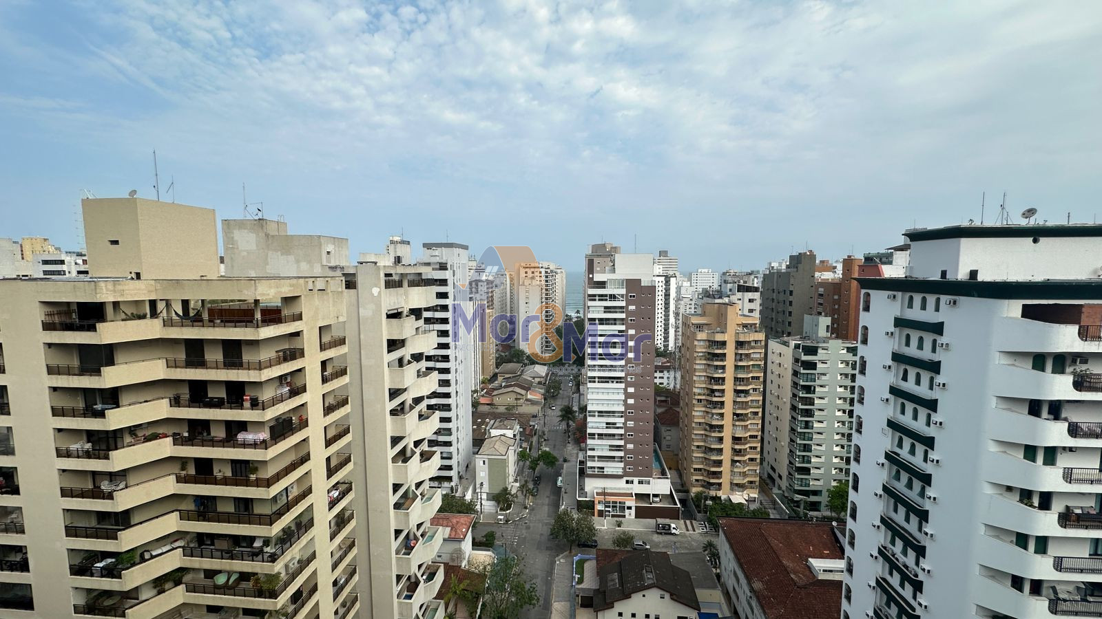 Cobertura na Praia das Pitangueiras, Guarujá - SP