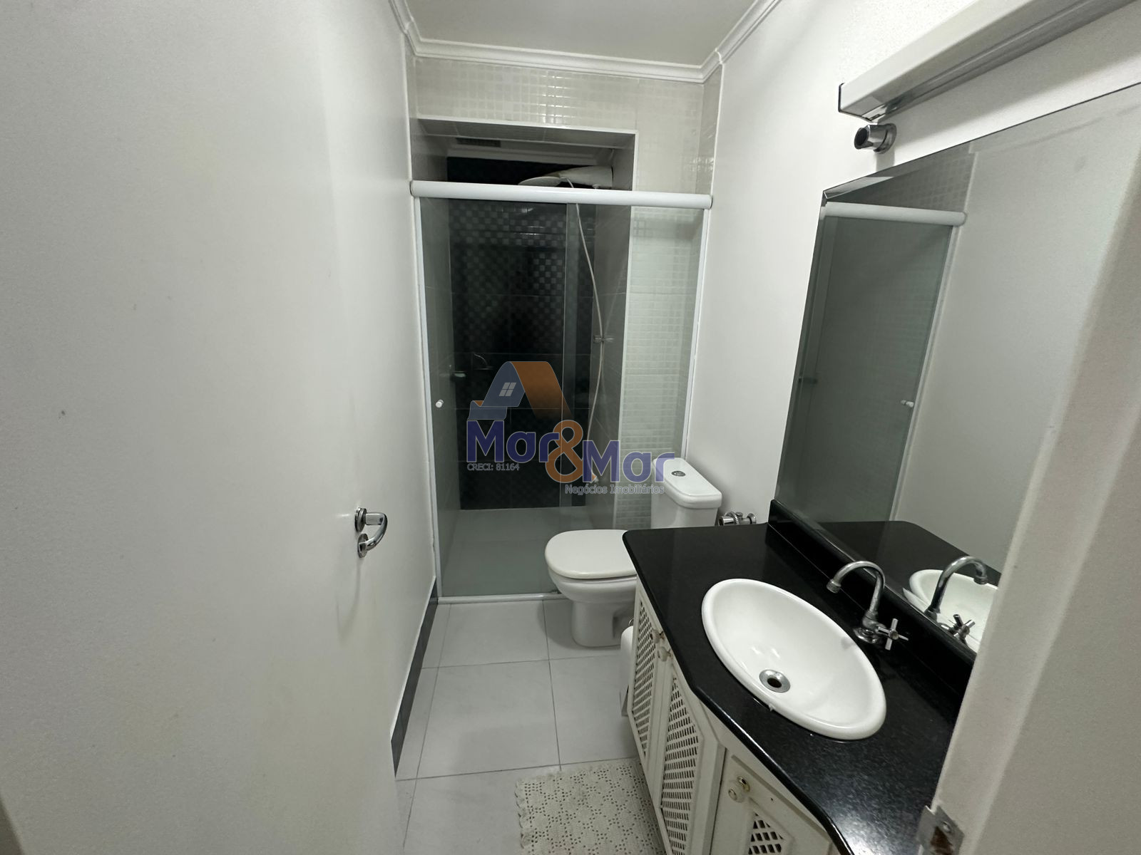 Apartamento na Praia das Pitangueiras, Guarujá - SP