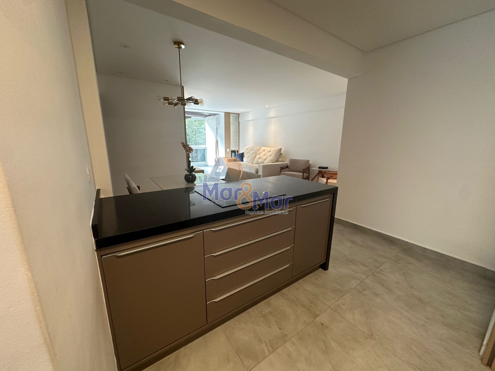 Apartamento na Praia das Pitangueiras, Guarujá - SP