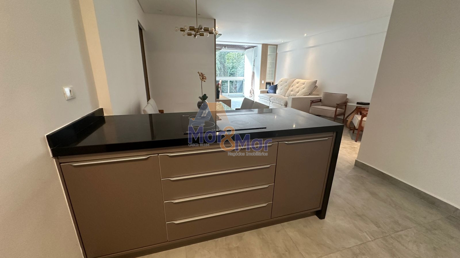 Apartamento na Praia das Pitangueiras, Guarujá - SP