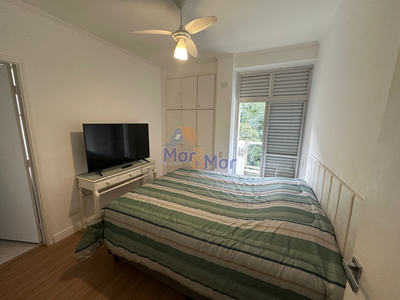 Apartamento na Praia das Pitangueiras, Guarujá - SP