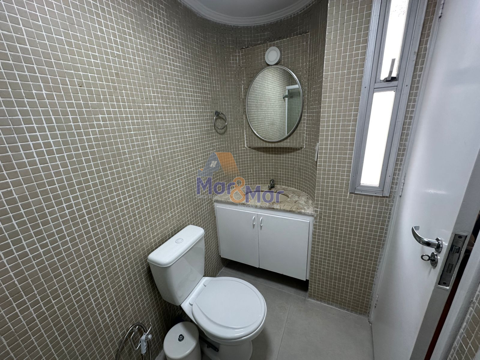 Apartamento na Praia das Pitangueiras, Guarujá - SP