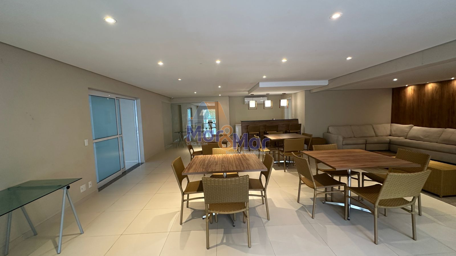 Apartamento na Praia das Pitangueiras, Guarujá - SP